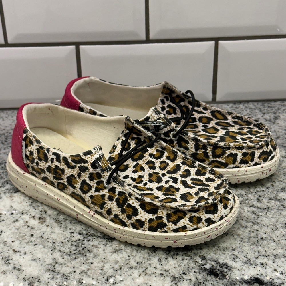 New‎ Hey Dude Kids 1 Wendy Youth Loafer Cheetah Pink Animal Print Canvas Slip-On